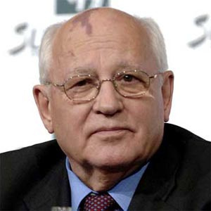 گورباچف وارد سياست مى شود
